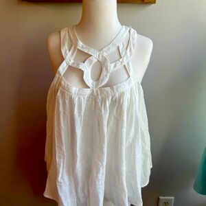 New cute white top from Lizard Thicket boutique